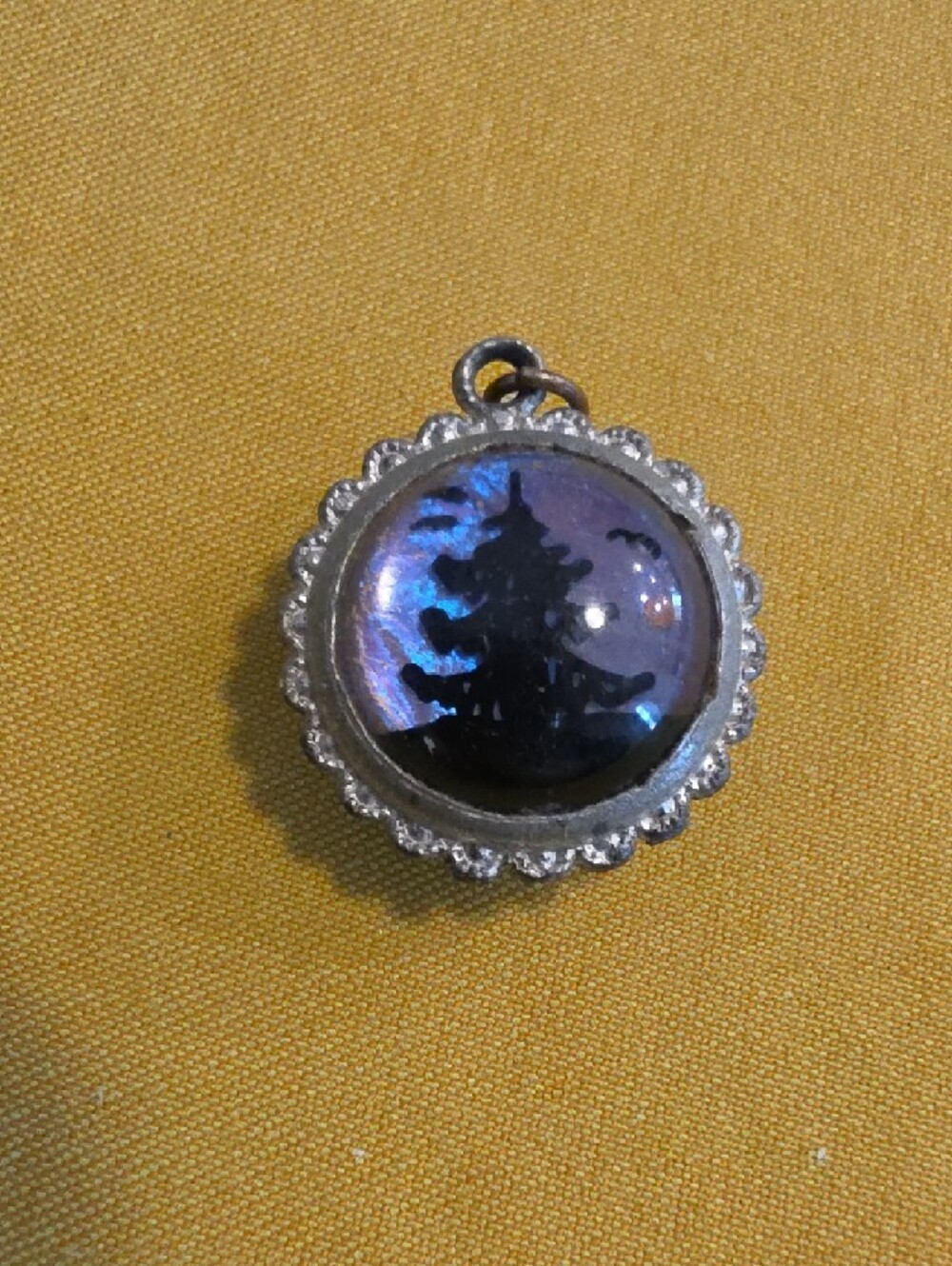 Art Deco Vintage Morpho Butterfly Wing Pendant w/ Painted Reverse ▪︎ Unmarked - Picture 3 of 7